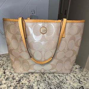 Coach tote A1421-F23621 very clean one corner callout shown on picture EUC